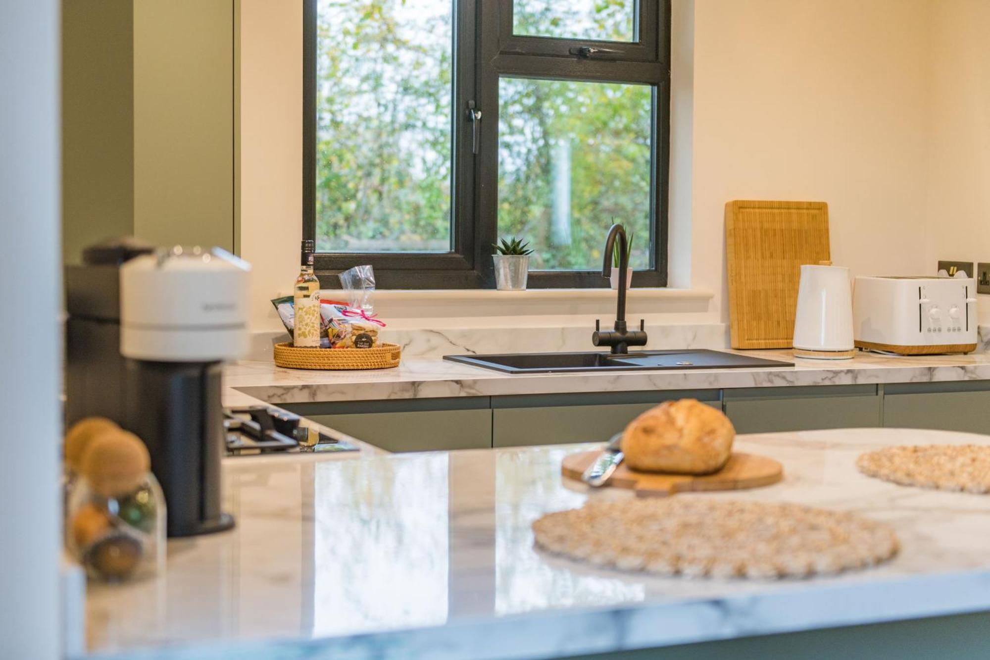 The Garden Room By Bloom Stays ไรย์ ภายนอก รูปภาพ